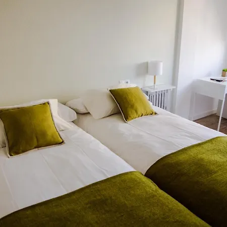 Apartamento Centrico Parking Gratuito דירה *